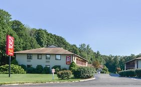 Red Roof Inn Plus+ & Suites Guilford